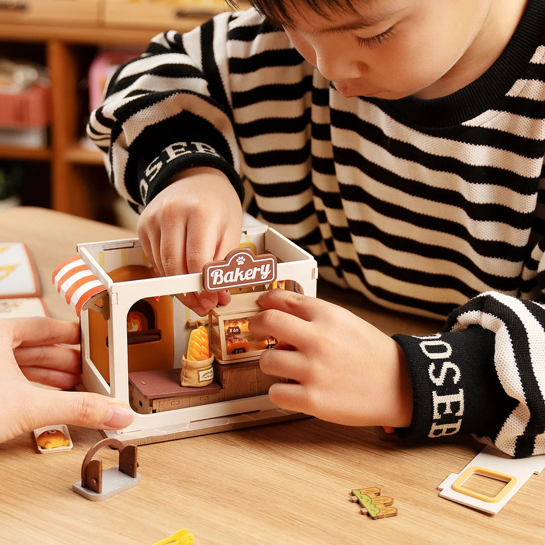 Rolife Teddys Food Box DIY Miniature House Kit