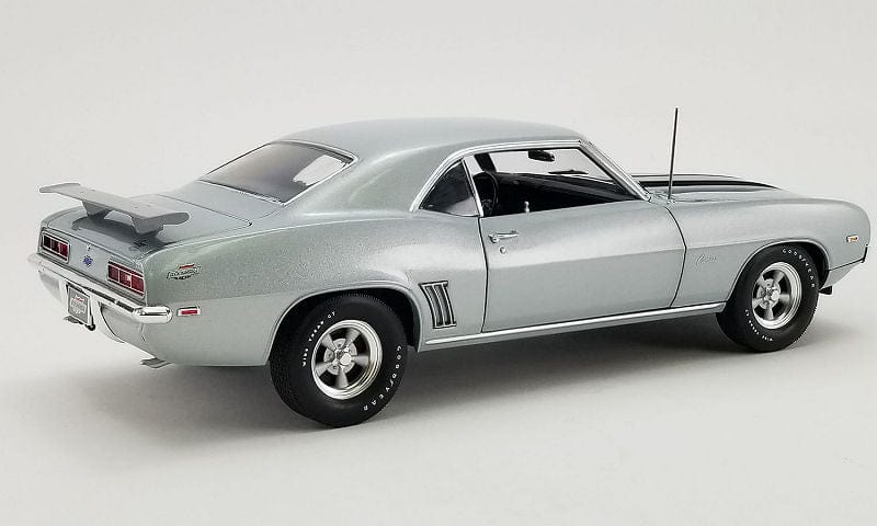 Acme 1/18 1969 Chevrolet COPO Camaro - Cortez Silver Diecast Model - Hobbytech Toys