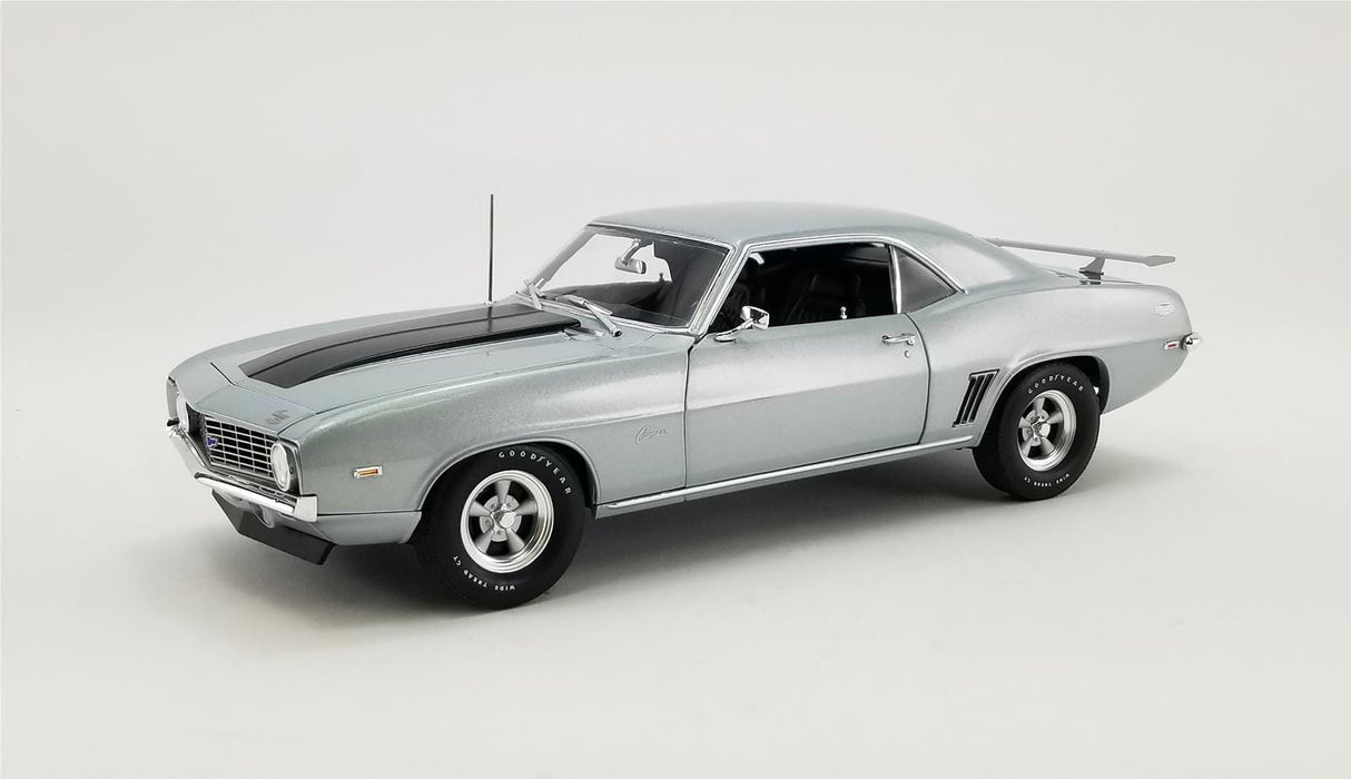 Acme 1/18 1969 Chevrolet COPO Camaro - Cortez Silver Diecast Model - Hobbytech Toys