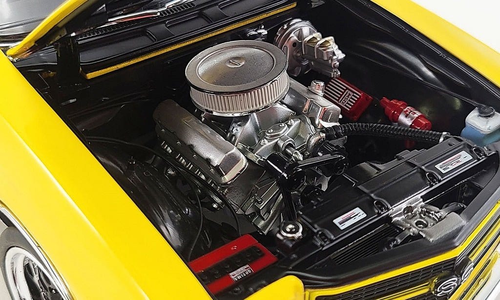 Acme 1/18 1970 Yellow /Black Stripes Chevrolet Chevelle Convertible Diecast Model - Hobbytech Toys