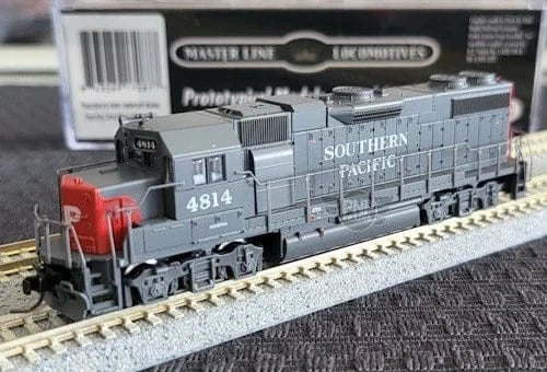 Atlas N Scale EMD GP38-2 Phase II Southern Pacific #4814 - DC Loco**