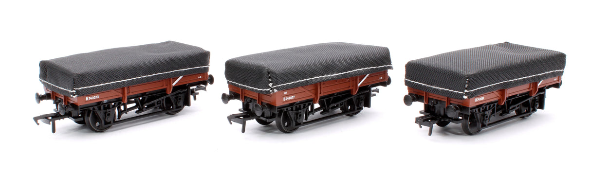 Bachmann Branchline OO Scale 5 Plank China Clay 3-Wagon Pack BR Bauxite (Early) with Tarp. Covers