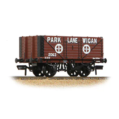 Bachmann Branchline OO Scale 7 Plank End Door Wagon Park Lane Wigan Brown