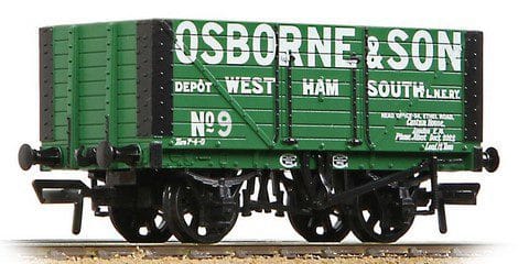Bachmann Branchline OO Scale 8 Plank Fixed End Wagon Osborne & Son Green