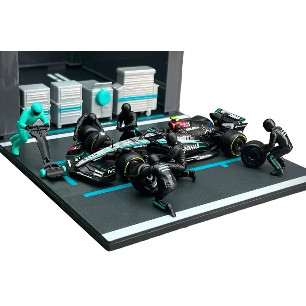 Bburago 1/43 2024 Mercedes AMG Pit Pass Comp. Russell #63 Diecast Model