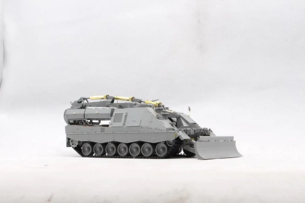 Border Model 1/35 Kodiak Swiss Series/German Demonstrator AEV - 3 Pionierpanzer (2 in 1) Plastic Model Kit - Hobbytech Toys