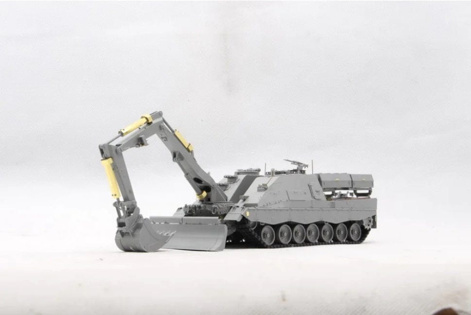 Border Model 1/35 Kodiak Swiss Series/German Demonstrator AEV - 3 Pionierpanzer (2 in 1) Plastic Model Kit - Hobbytech Toys