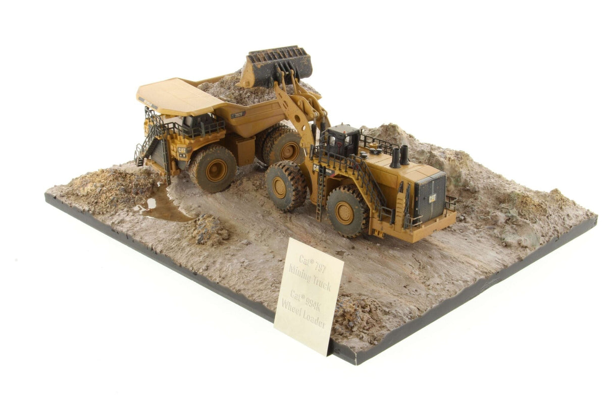 Cat 1/125 Weathered 797 + 994K & Diorama Weathered Series Diecast Model