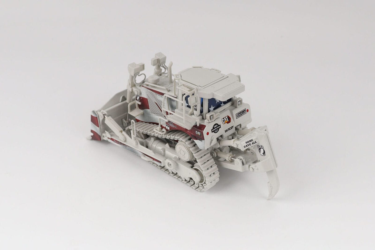 Cat 1/50 D8T Track-Type Tractor Brent Scarbrough Livery Diecast Model