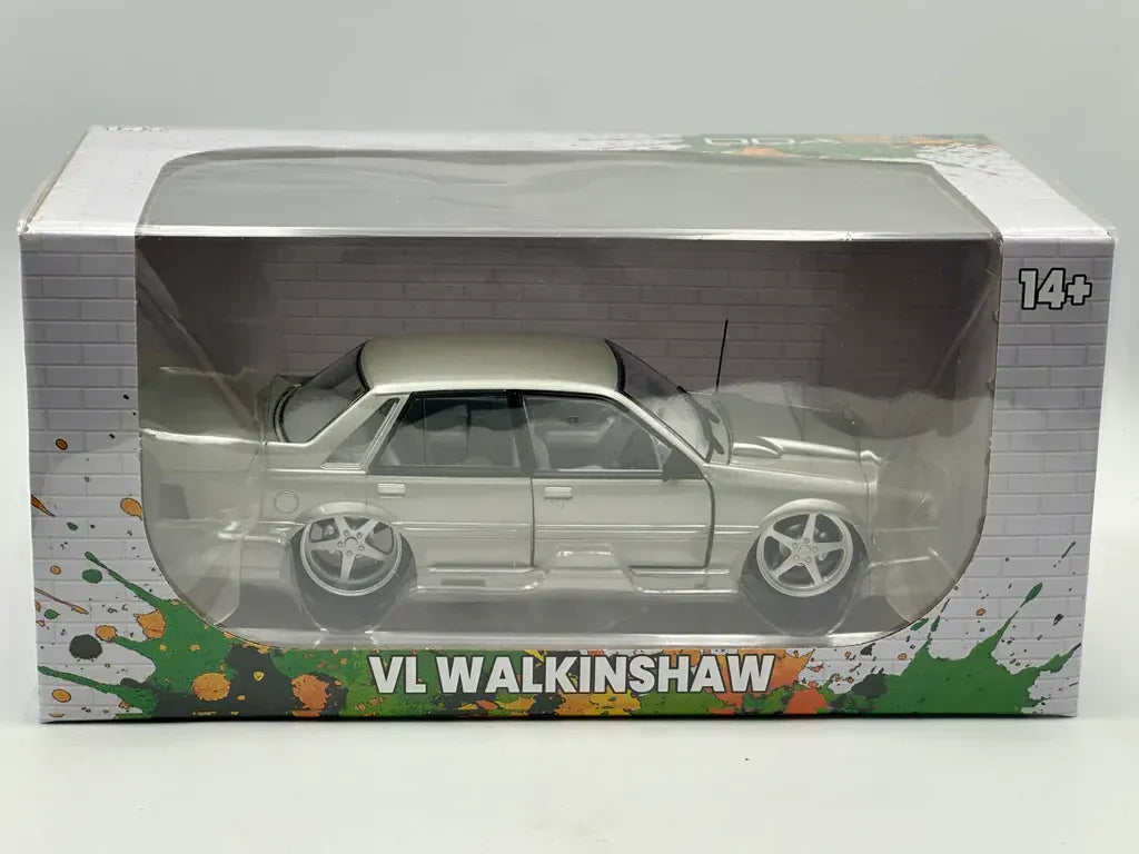 DDA 1/24 (S) Silver VL Custom Walkinshaw Sfragismeno - Opening Front Doors Only