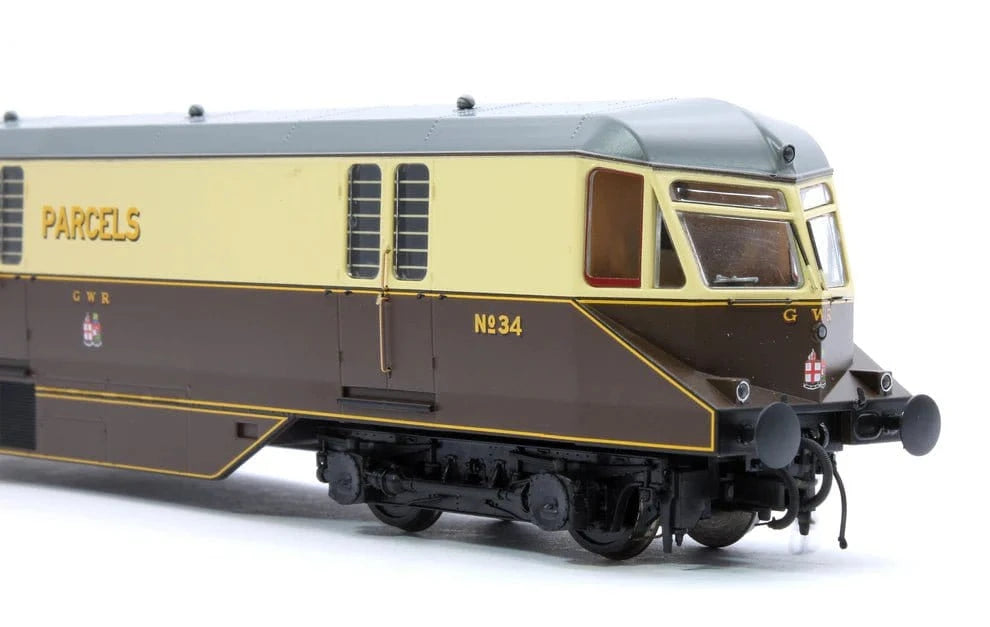 Heljan OO Scale Railcar GWR Chocolate/Cream No. 34 with Coat Of Arms Diesel Loco - DC - Hobbytech Toys