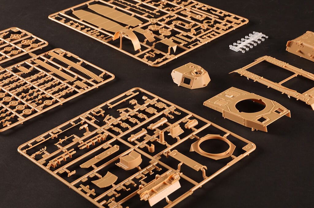 HobbyBoss 1/48 German Pz.Kpfw. IV Ausf.J Medium Tank Plastic Model Kit