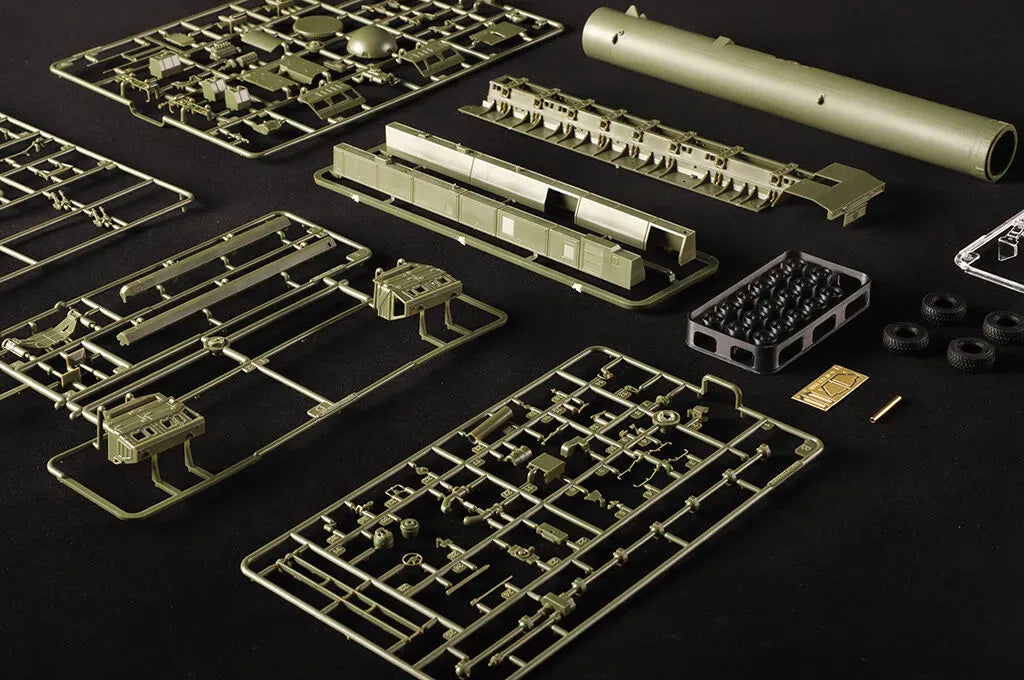 HobbyBoss 1/72 DF-61 ICBM Plastic Model Kit