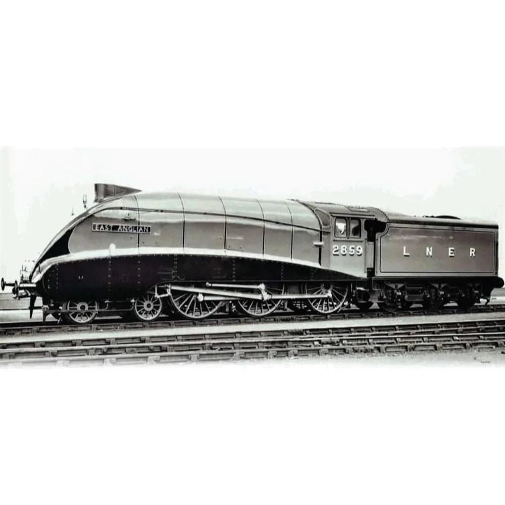 Hornby R30136 OO Scale LNER Class B17/5 4-6-0 2859 East Anglian - Era 3 - Hobbytech Toys