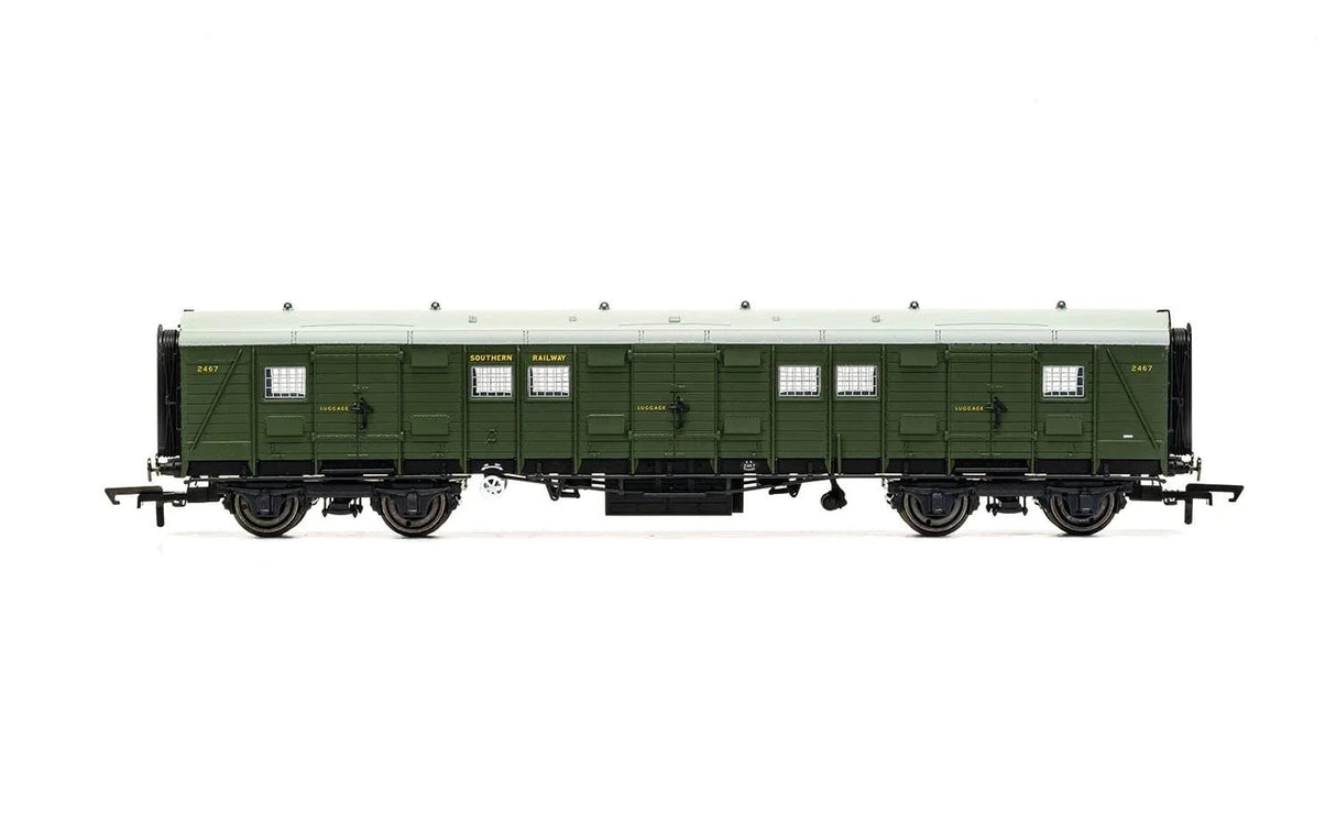 Hornby R60090 OO Scale SR Luggage Van 2467 - Era 3 - Hobbytech Toys