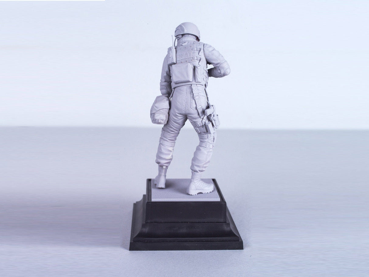 ICM 1/16 S.W.A.T. Team Leader Plastic Model Kit