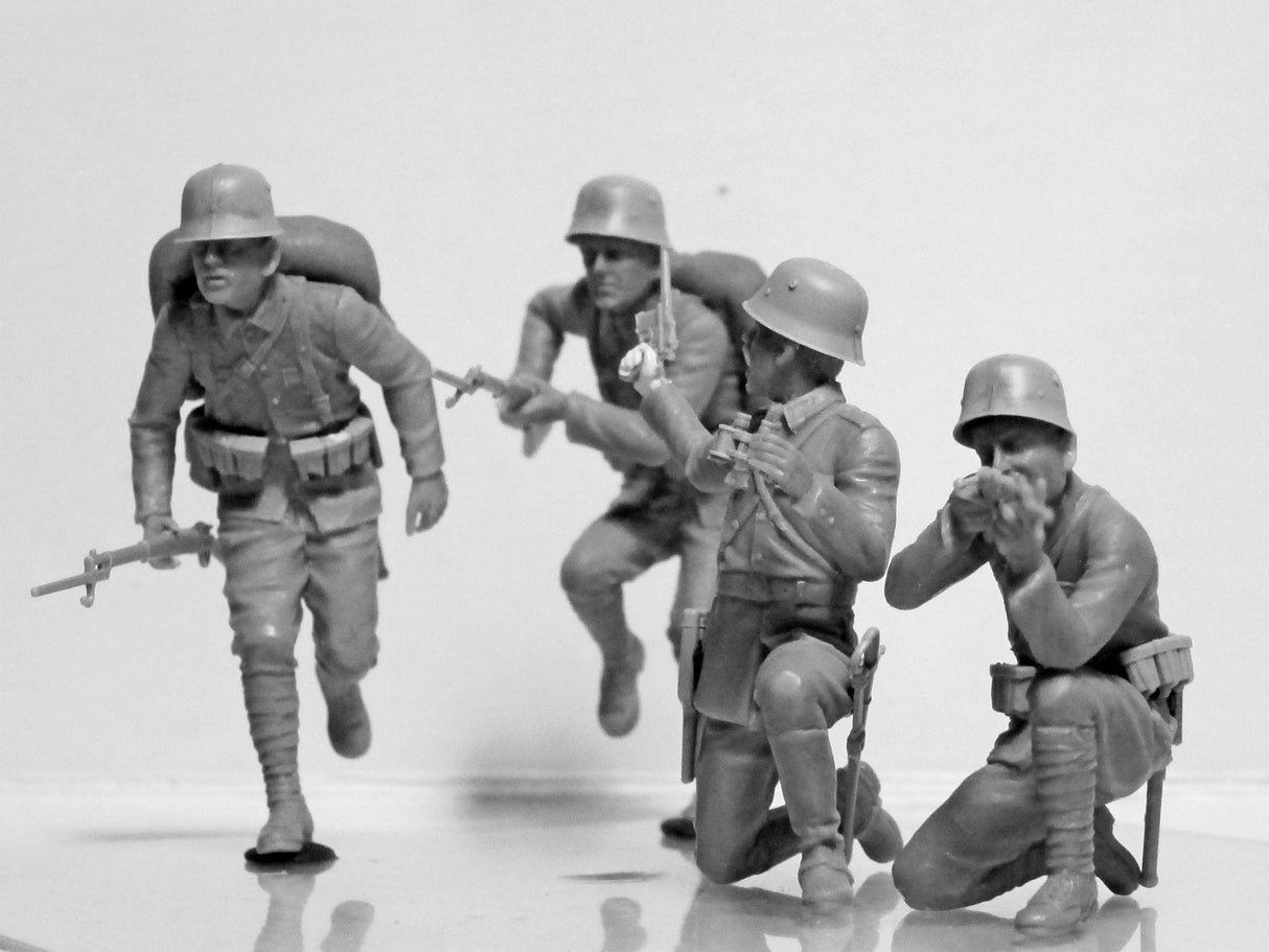 ICM 1/35 Turkish Infantry (1915-1918) (4 Figures) Plastic Model Kit