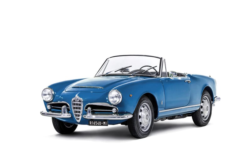 Italeri 1/24 Alfa Romeo Giulia 1600 Spider model kit 3668