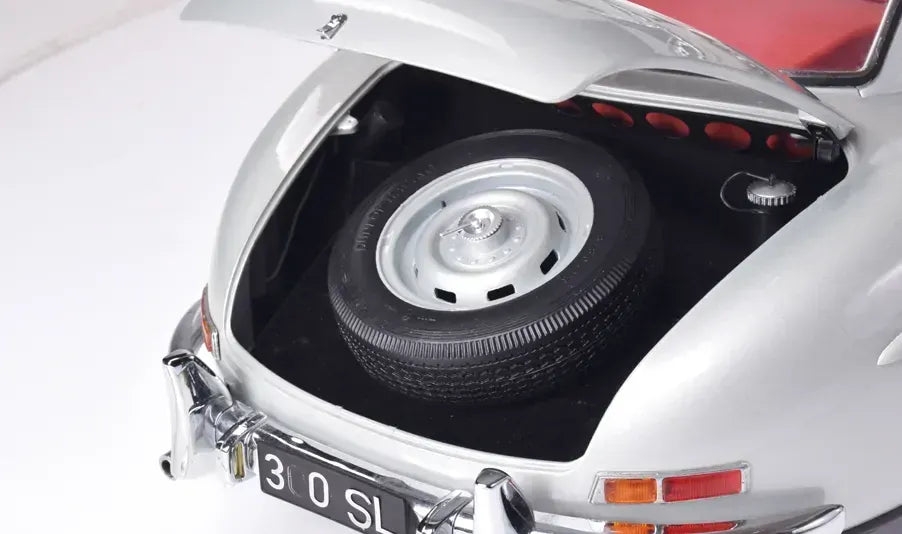 IXO Collections 1/8 Mercedes-Benz 300 SL (Silver) Full Kit