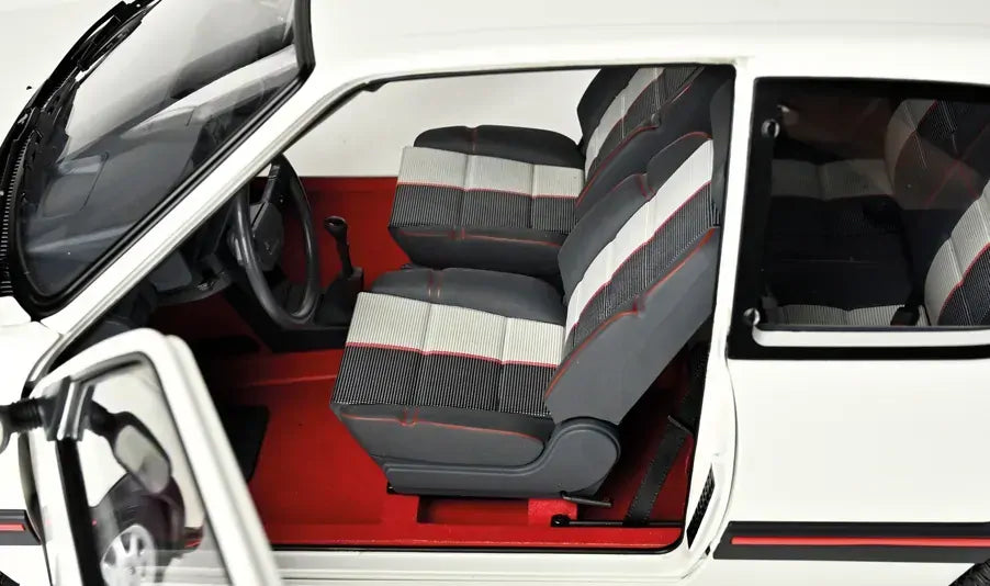 IXO Collections 1/8 Peugeot 205 GTI (White) Full Kit