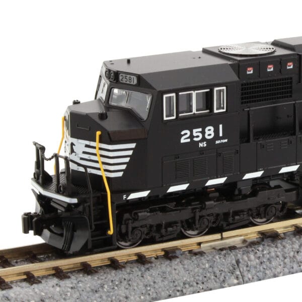 Kato N Scale EMD SD70M with Standard Flat Radiators - Standard DC - Norfolk Southern #2581