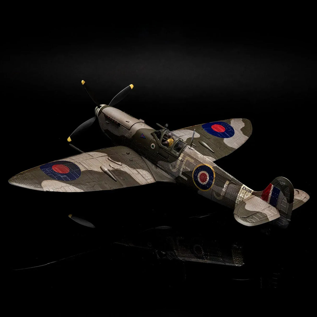 OcCre 1/24 Spitfire MK-IXC-EN398 Model Kit