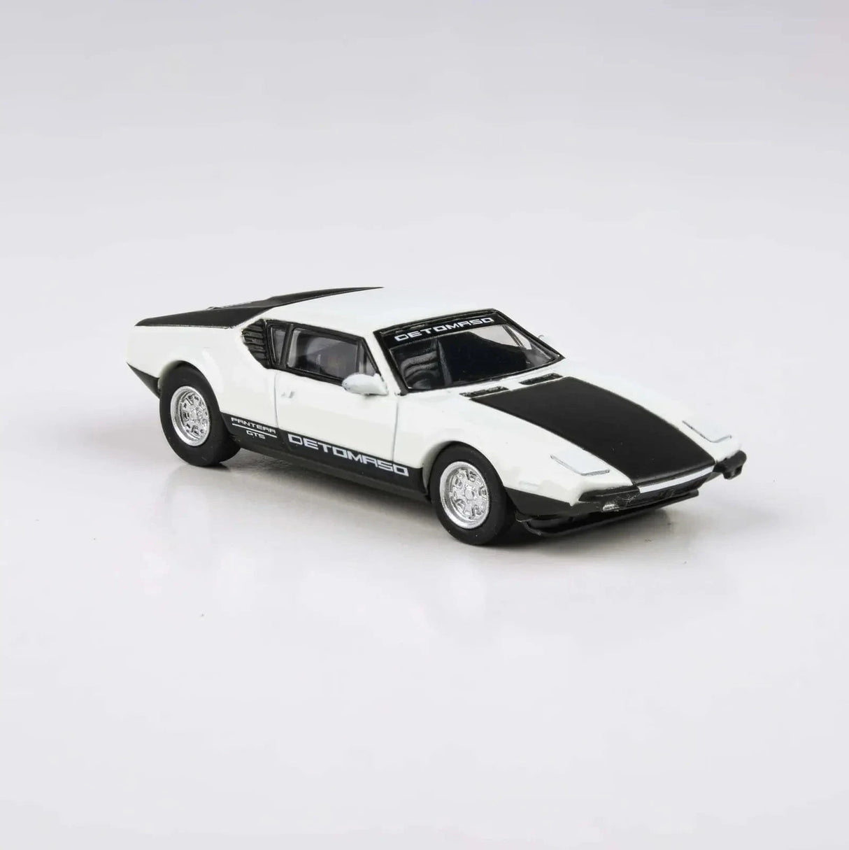 Para64 1/64 1972 De Tomaso Pantera White / Black Diecast Model Car