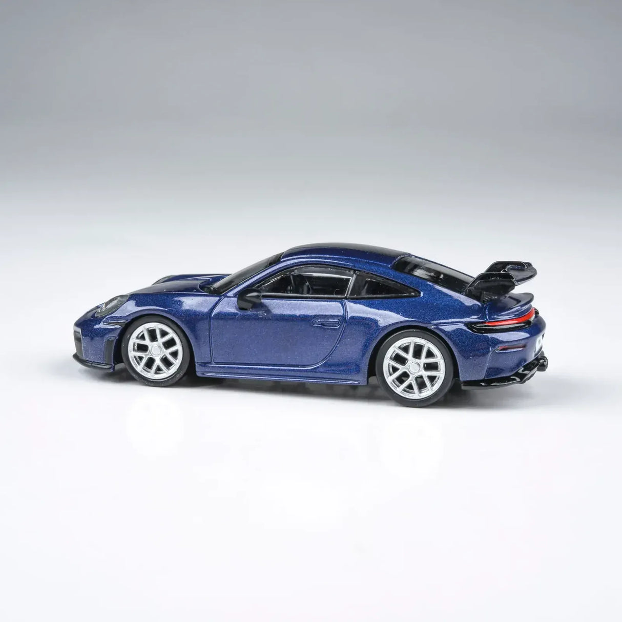 Para64 1/64 2025 Porsche 911 GT3 (992.2) Gentian Blue Metallic RHD