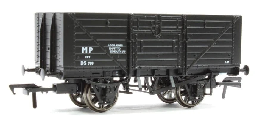 Rapido UK 940031 Southern Railway 8 Plank Open Wagon D1379 Department Black - Hobbytech Toys