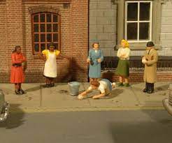 Bachmann 33117 HO Sidewalk People - SceneScapes(TM) - pkg(6) - Hobbytech Toys