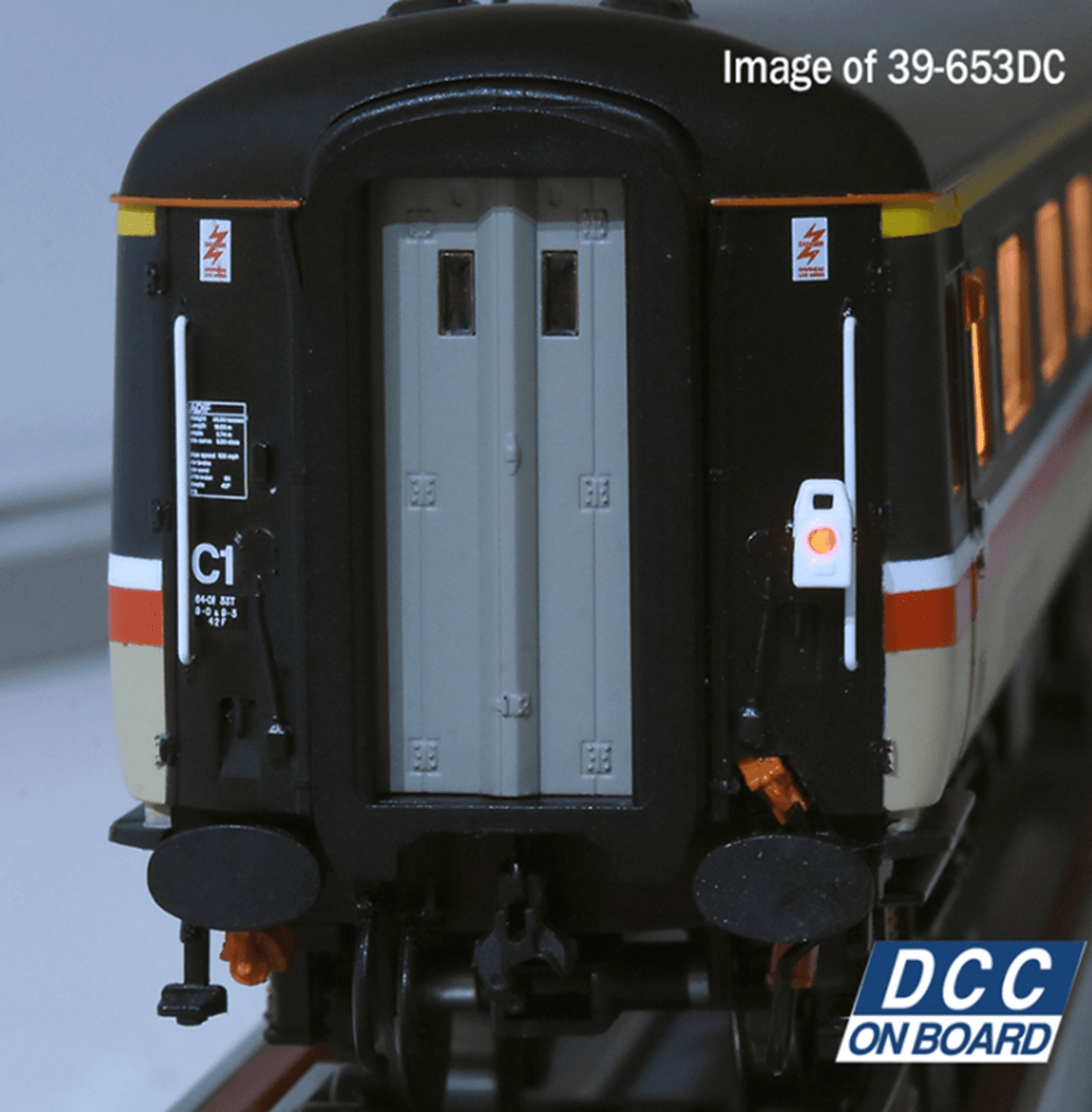 Bachmann 39-678DC OO BR Mk2F TSO Tourist Second Open BR InterCity (Swallow) Bachmann Branchline TRAINS - HO/OO SCALE