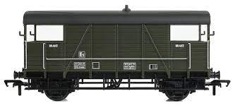 Bachmann Branchline OO 38-918 SE&CR 25T Dance Hall Brake Van BR Olive Green - Hobbytech Toys
