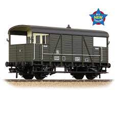 Bachmann Branchline OO 38-918 SE&CR 25T Dance Hall Brake Van BR Olive Green - Hobbytech Toys