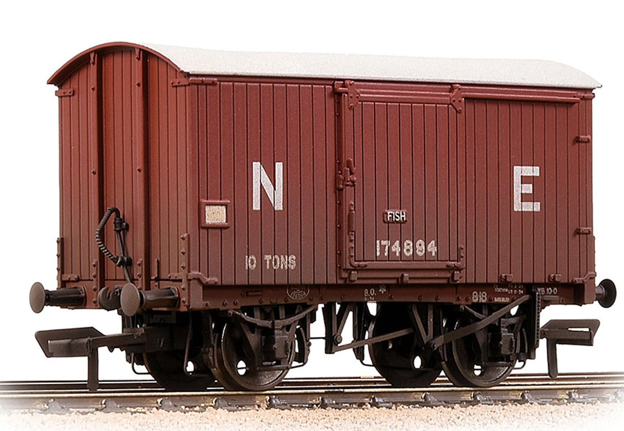 Bachmann OO Lner 10T Fish Van Lner Bauxite (Weathered) Bachmann Branchline TRAINS - HO/OO SCALE