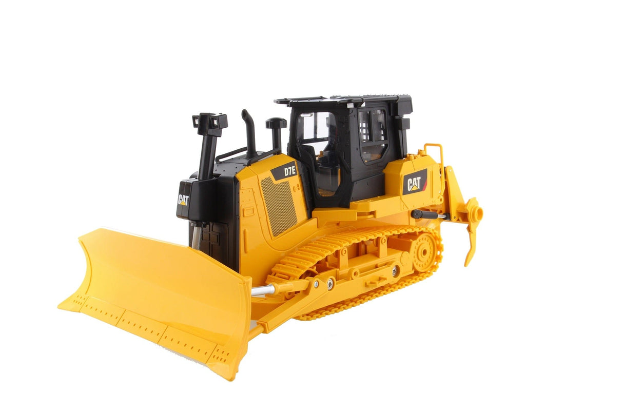 CAT 1/24 D7E Radio Control Track Type Tractor 2.4Ghz Diecast Masters RC CARS