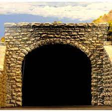 Chooch 8350 HO Double-Track Cut Stone Tunnel Portal - 6 x 5-1/8 15.2 x 13cm - Hobbytech Toys