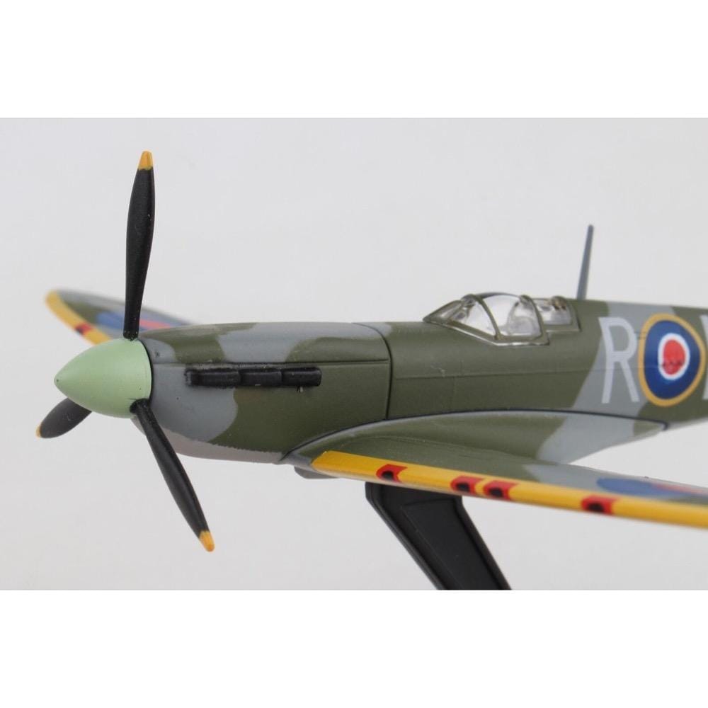 Daron 1/93 Raaf Spitfire Bluey Truscott (Awm Daron PLASTIC MODELS