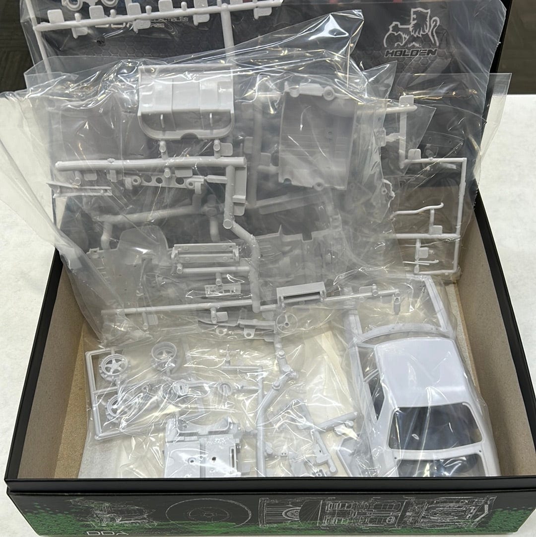 DDA 309K 1/24 Holden HQ Blown 4 Door Slammed Plastic Model Kit - Hobbytech Toys