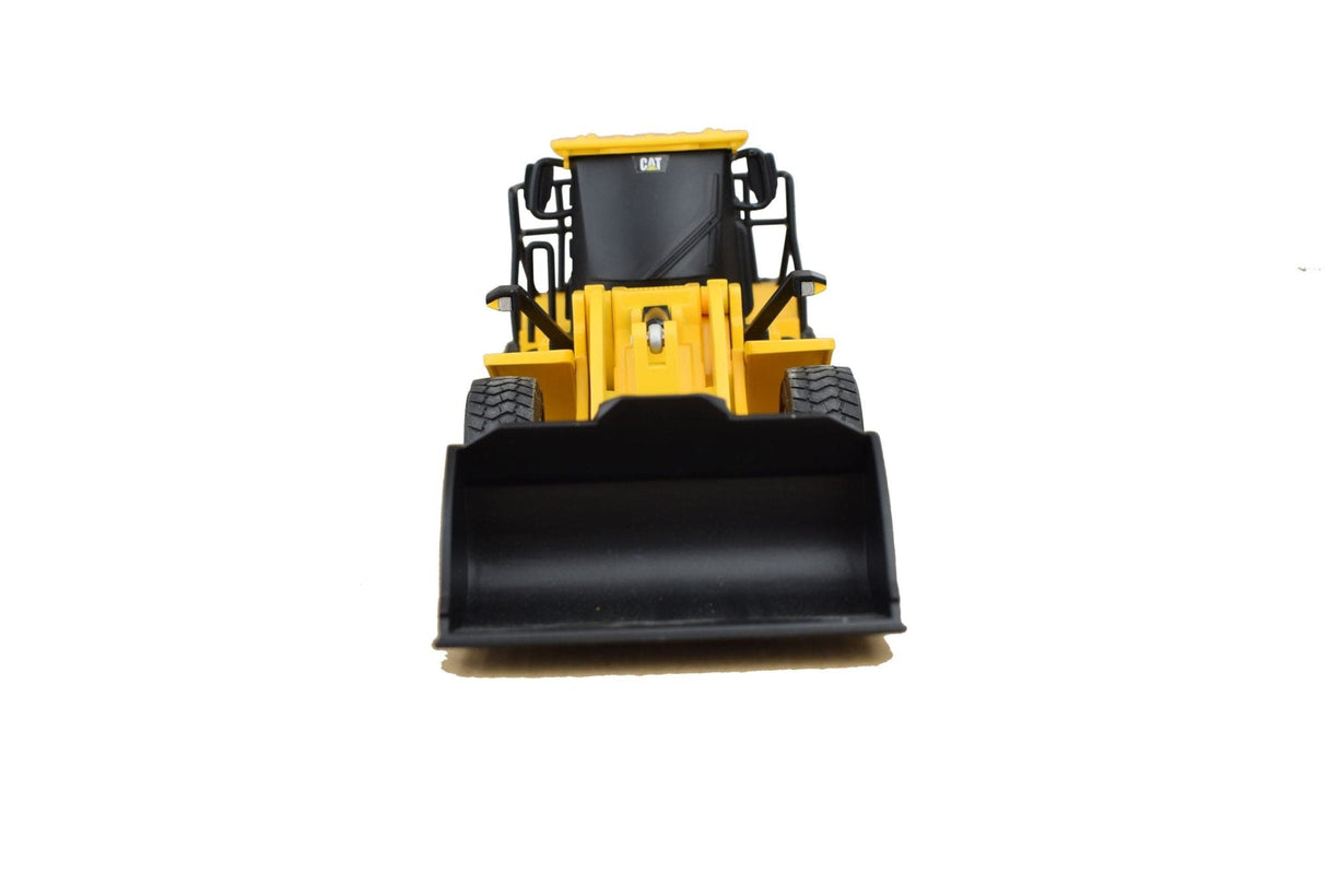 Diecast Masters 1/35 RC CAT 950M Wheel Loader - Hobbytech Toys