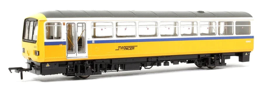 EFE Rail E83025 OO Class 143 2-Car DMU 143622 BR Tyne & Wear PTE - Hobbytech Toys