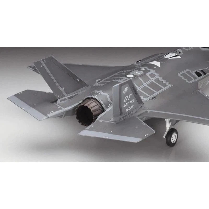 Hasegawa 01572AU 1/72 F-35A Lightning II Limited Edition RAAF Plastic Model Kit - Hobbytech Toys