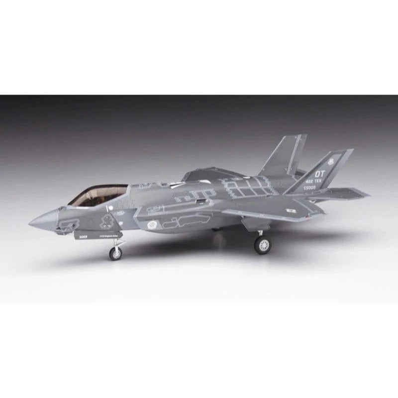Hasegawa 01572AU 1/72 F-35A Lightning II Limited Edition RAAF Plastic Model Kit - Hobbytech Toys