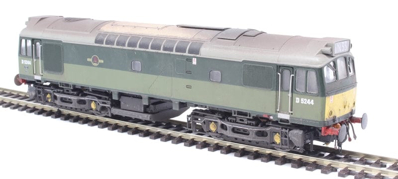 Heljan OO BR Two-Tone Green D5244 With Small Yellow Panels - Weathered 21-Pin DCC Ready - Hobbytech Toys