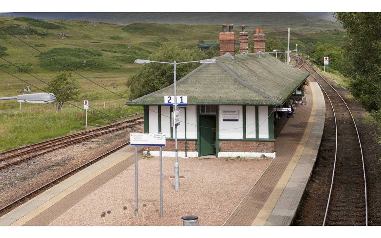 Hornby R7304 OO Scale Platform Island (2021 Release) Hornby TRAINS - HO/OO SCALE