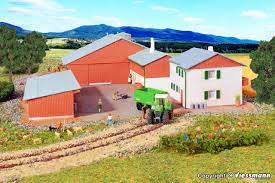 Kibri 37026 N Farm - Kit - 10-3/4 x 7-15/16 x 2-3/8 27.3 x 20.2 x 6cm - Hobbytech Toys