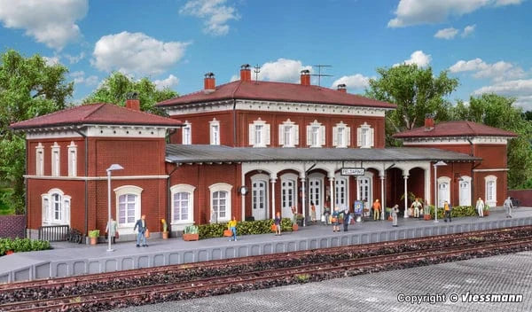 Kibri HO Feldafing Station - 64 x 19 x 17cm - Hobbytech Toys