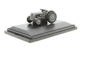 Oxford 1/76 Grey Ferguson Tea Tractor Oxford TRAINS - HO/OO SCALE