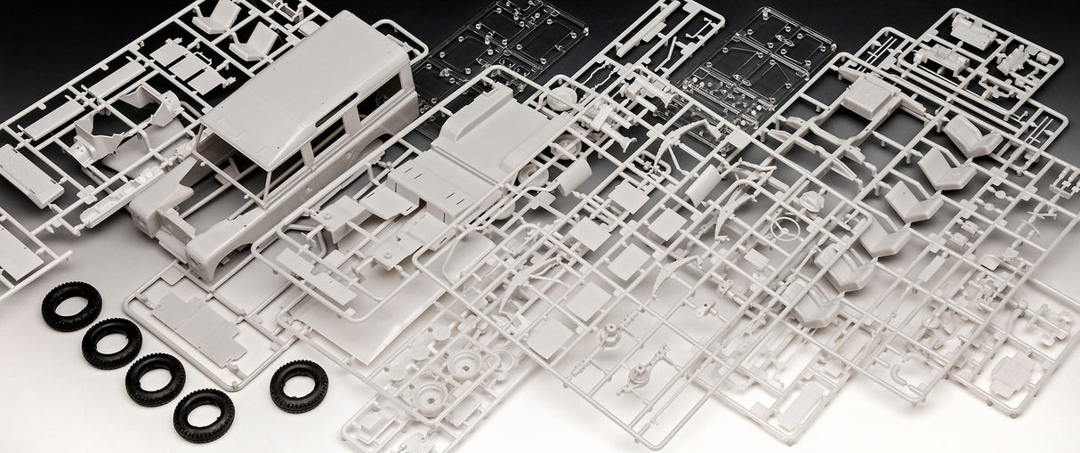 Revell 1/24 Land Rover Series III Revell PLASTIC MODELS