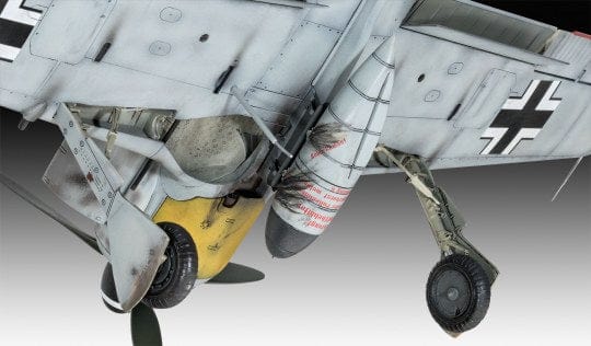 Revell 1/32 Fw190 A-8/R-2 Sturmbock Revell PLASTIC MODELS