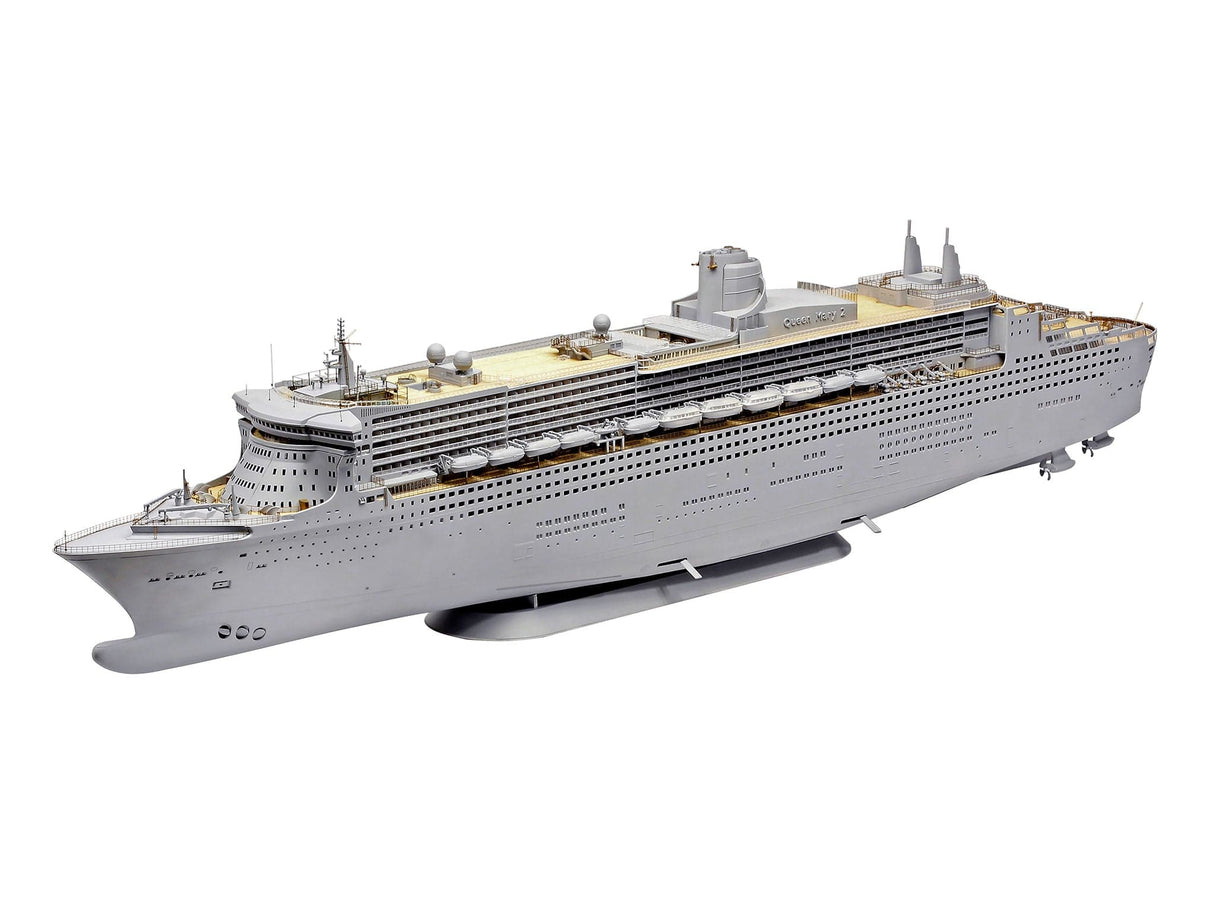 Revell 1/400 Queen Mary 2 Platinum Edition Revell PLASTIC MODELS